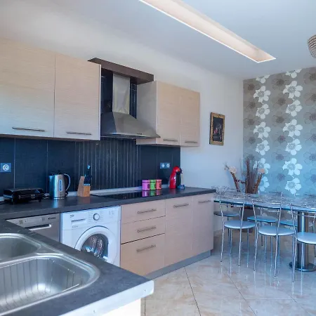 Village View Villa Afándu